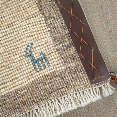 ギャッベ　ペルシャ手織り絨毯　座布団　44×40cm