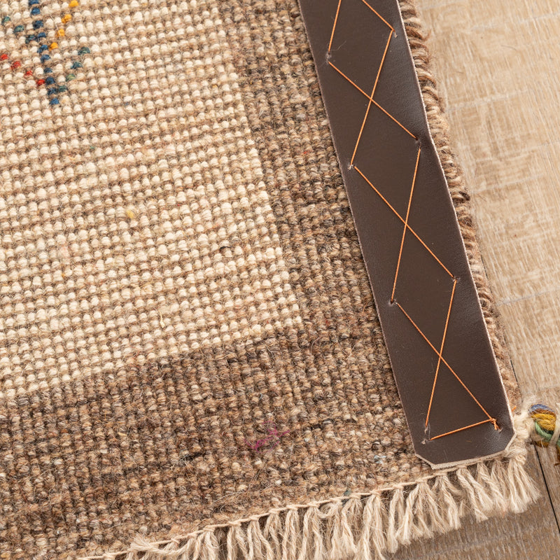 ギャッベ　ペルシャ手織り絨毯　座布団　44×38cm