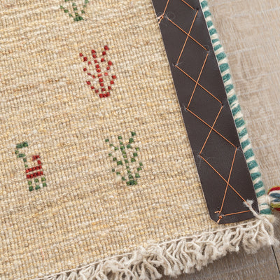 ギャッベ　ペルシャ手織り絨毯　座布団　40×42cm