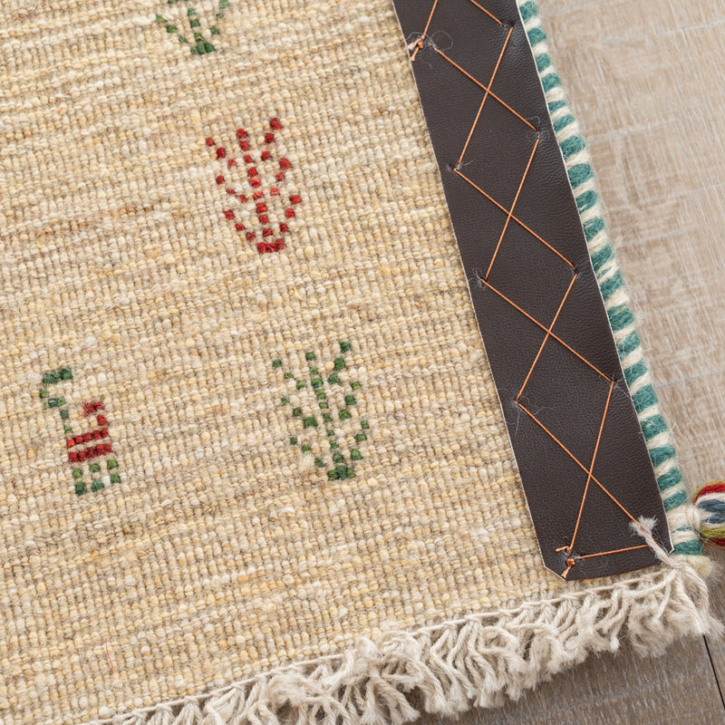 ギャッベ　ペルシャ手織り絨毯　座布団　40×42cm