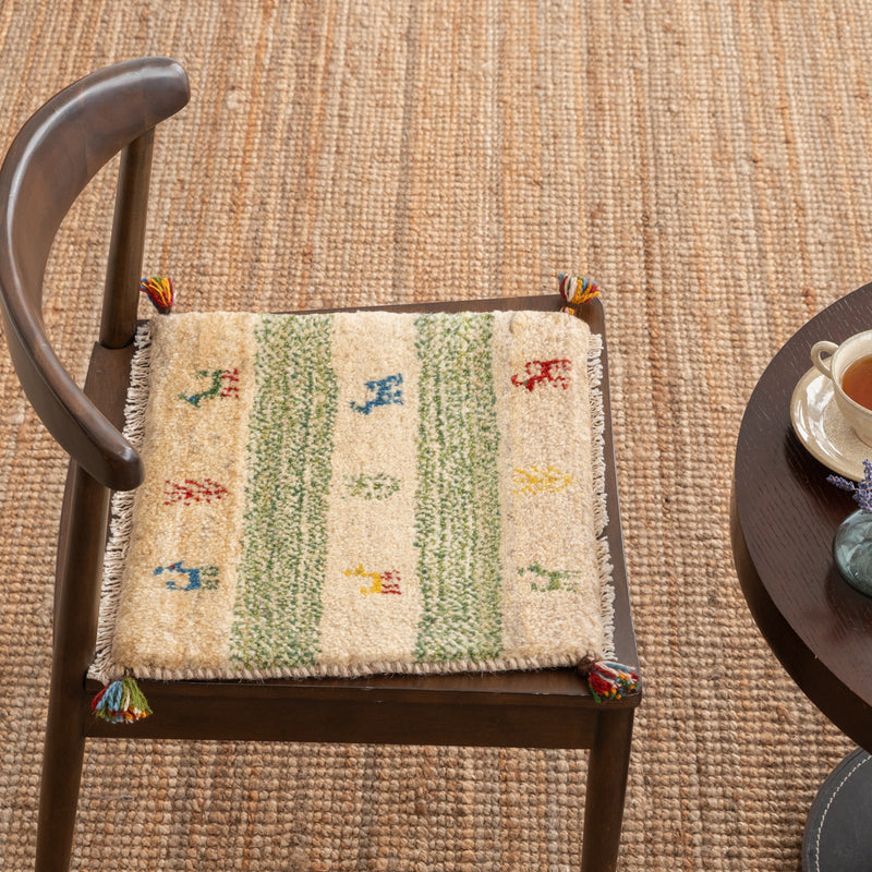 ギャッベ　ペルシャ手織り絨毯　座布団　43×44cm