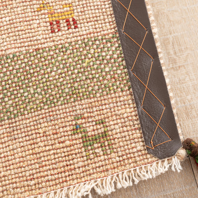 ギャッベ　ペルシャ手織り絨毯　座布団　43×44cm