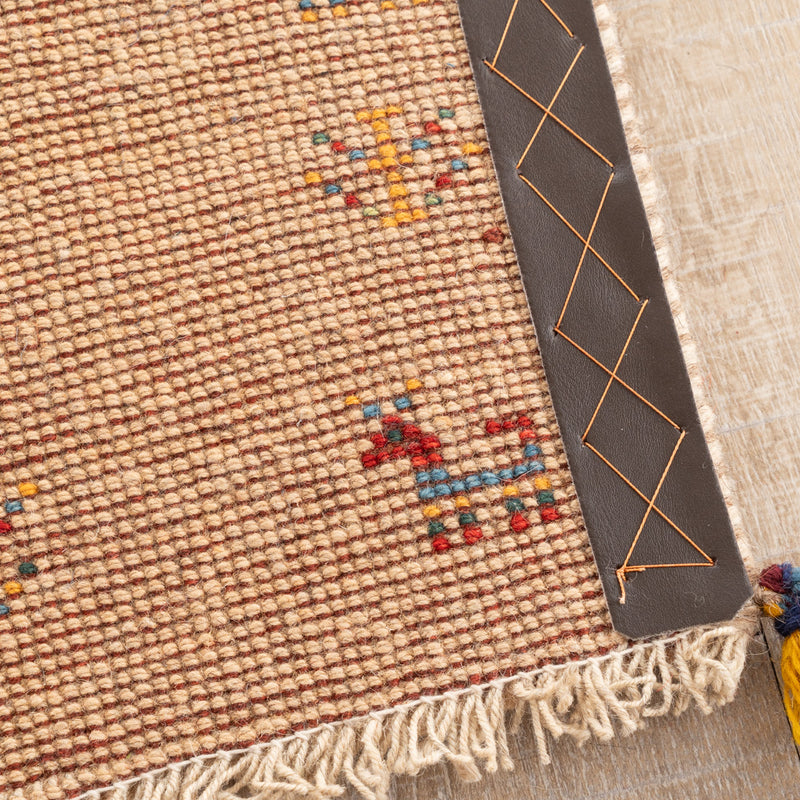 ギャッベ　ペルシャ手織り絨毯　座布団　41×39cm