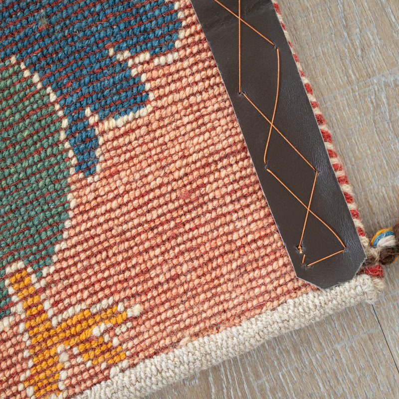 ギャッベ　ペルシャ手織り絨毯　座布団　42×40cm