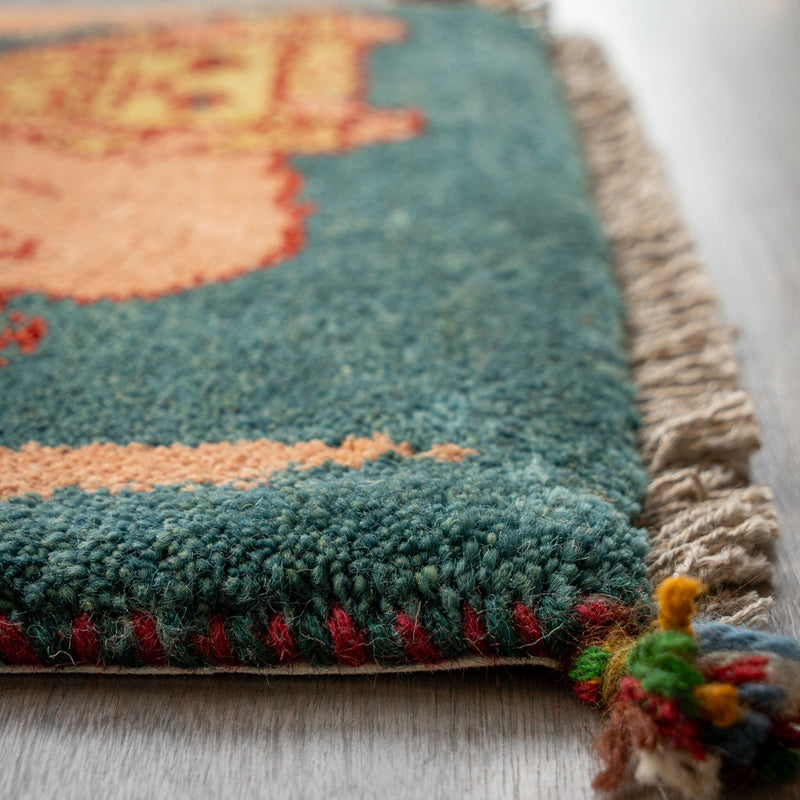 ギャッベ　ペルシャ手織り絨毯　座布団　41×37cm