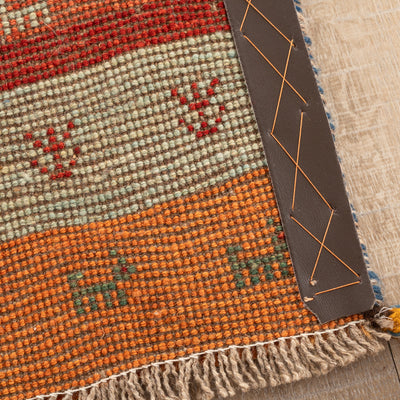 ギャッベ　ペルシャ手織り絨毯　座布団　43×40cm