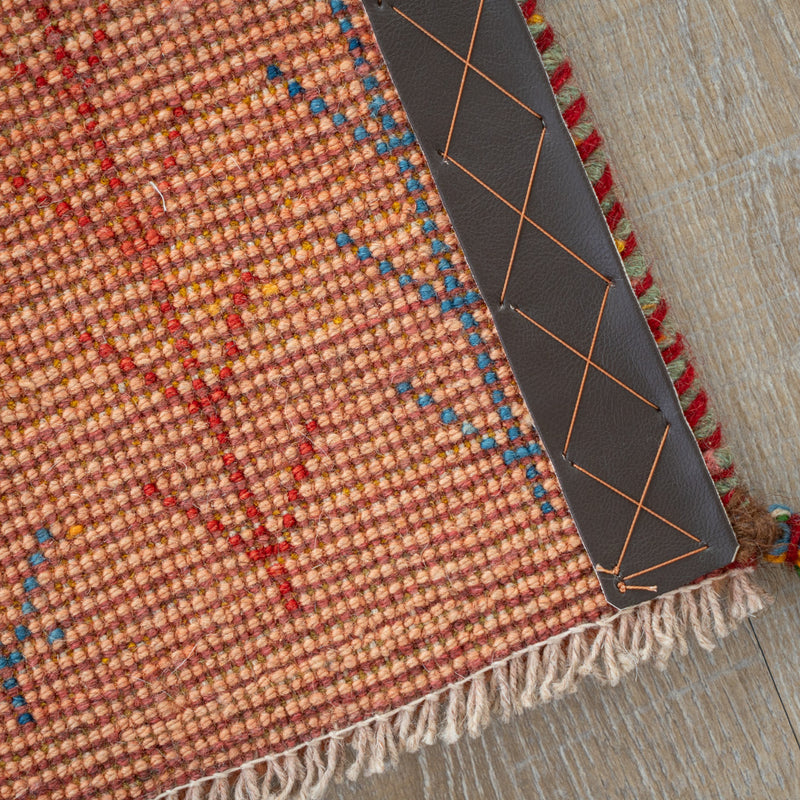 ギャッベ　ペルシャ手織り絨毯　座布団　41×39cm