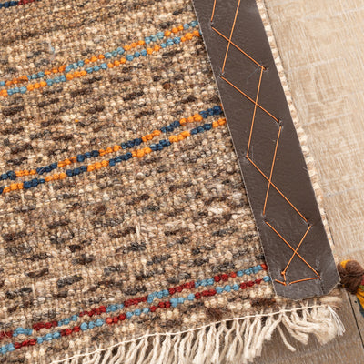 ギャッベ　ペルシャ手織り絨毯　座布団　44×42cm