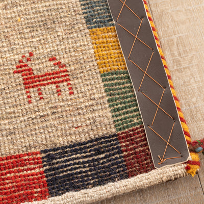 ギャッベ　ペルシャ手織り絨毯　座布団　44×42cm