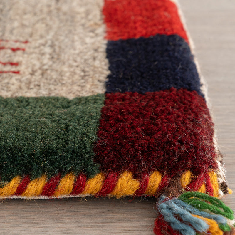 ギャッベ　ペルシャ手織り絨毯　座布団　44×42cm