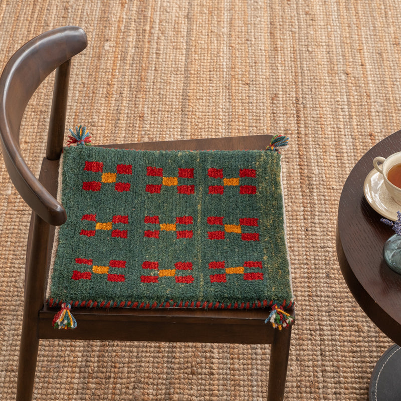 ギャッベ　ペルシャ手織り絨毯　座布団　40×43cm