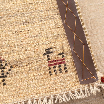 ギャッベ　ペルシャ手織り絨毯　座布団　47×42cm