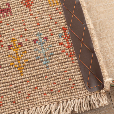 ギャッベ　ペルシャ手織り絨毯　座布団　43×44cm