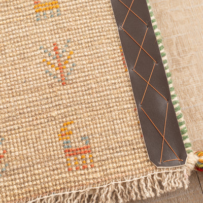 ギャッベ　ペルシャ手織り絨毯　座布団　42×47cm