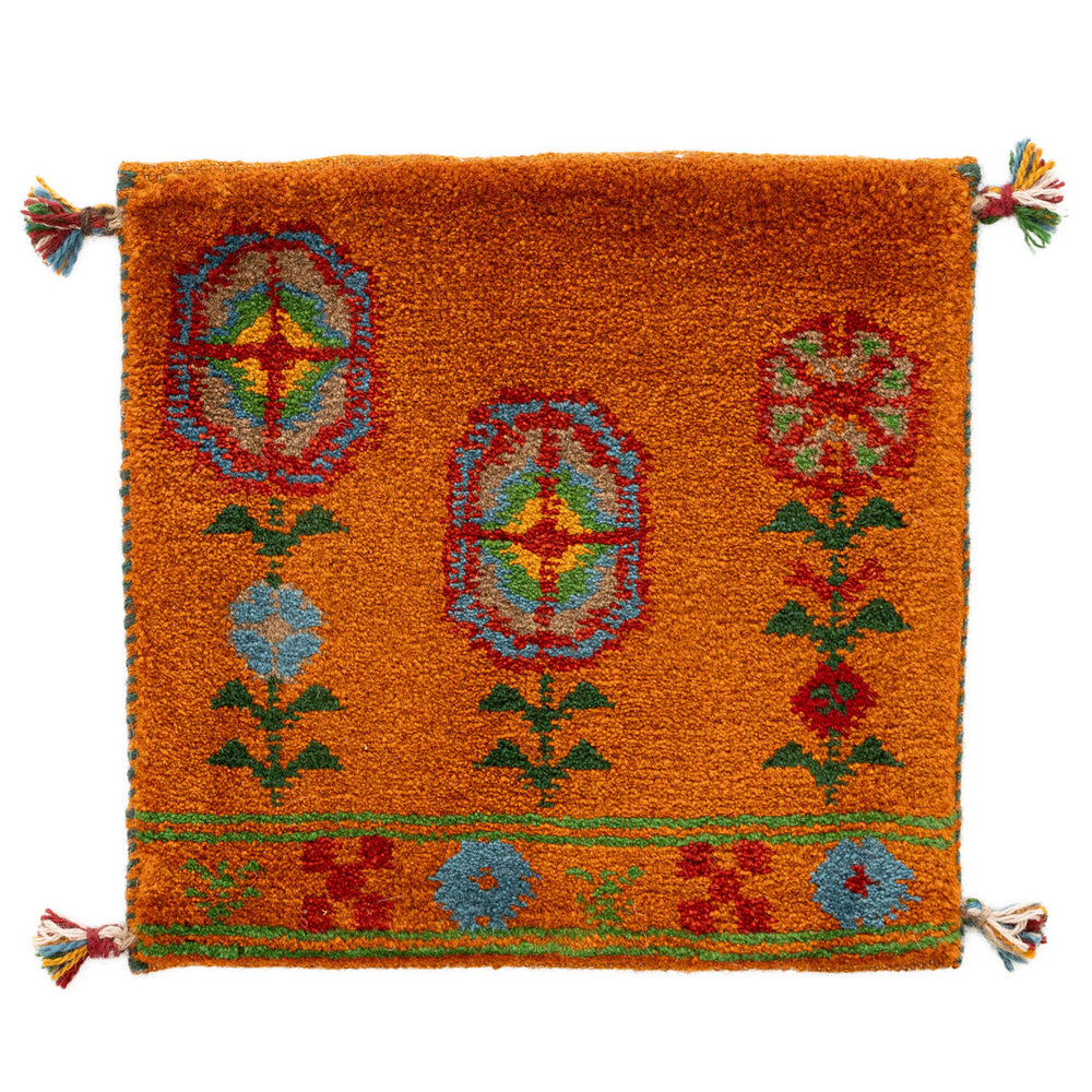 ペルシャ手織りギャッベ絨毯：リラックス空間を彩るオリジナルデザイン