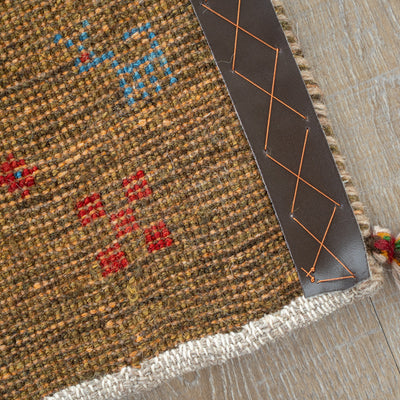 ギャッベ　ペルシャ手織り絨毯　座布団　44×36cm