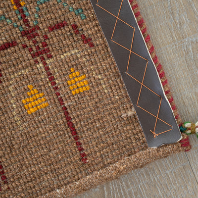 ギャッベ　ペルシャ手織り絨毯　座布団　44×37cm