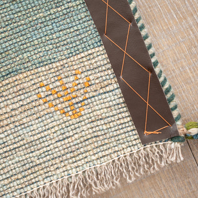 ギャッベ　ペルシャ手織り絨毯　座布団　41×39cm