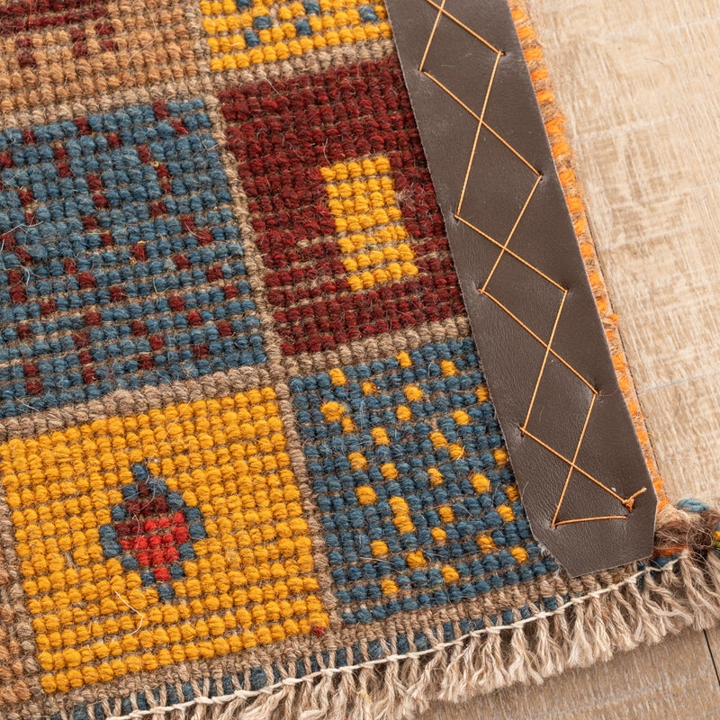 ギャッベ　ペルシャ手織り絨毯　座布団　45×43cm