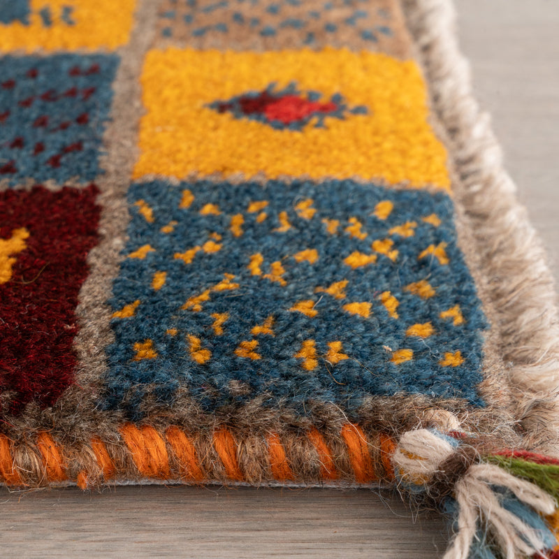 ギャッベ　ペルシャ手織り絨毯　座布団　45×43cm