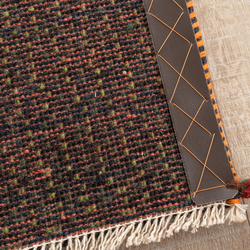 ギャッベ　ペルシャ手織り絨毯　座布団　47×42cm