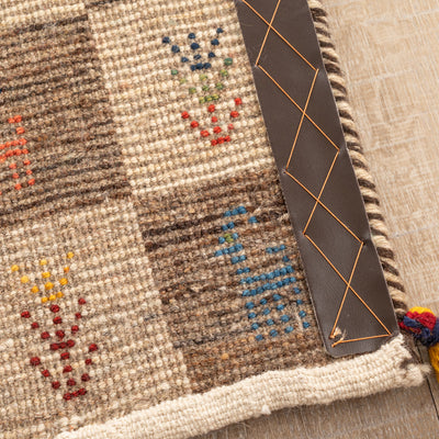 ギャッベ　ペルシャ手織り絨毯　座布団　46×43cm