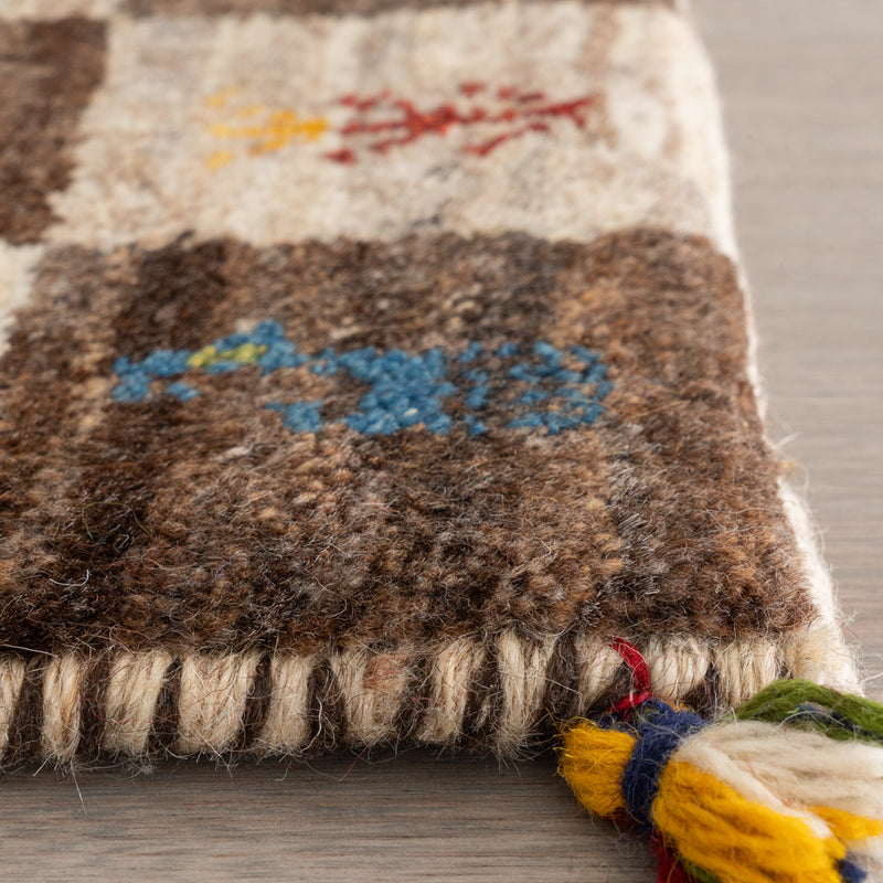 ギャッベ　ペルシャ手織り絨毯　座布団　46×43cm