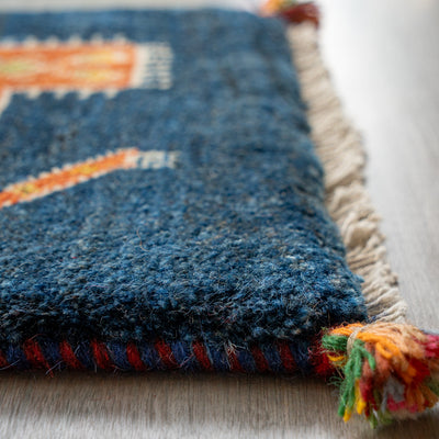 ギャッベ　ペルシャ手織り絨毯　座布団　40×41cm