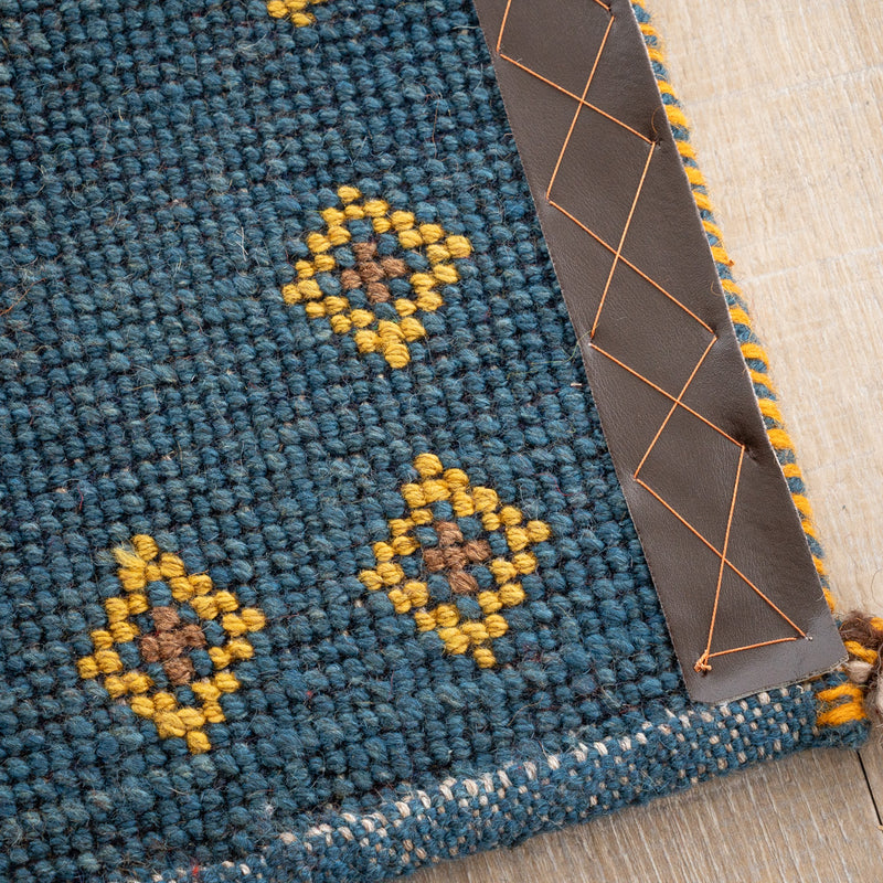 ギャッベ　ペルシャ手織り絨毯　座布団　44×40cm