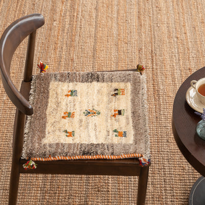 ギャッベ　ペルシャ手織り絨毯　座布団　44×41cm