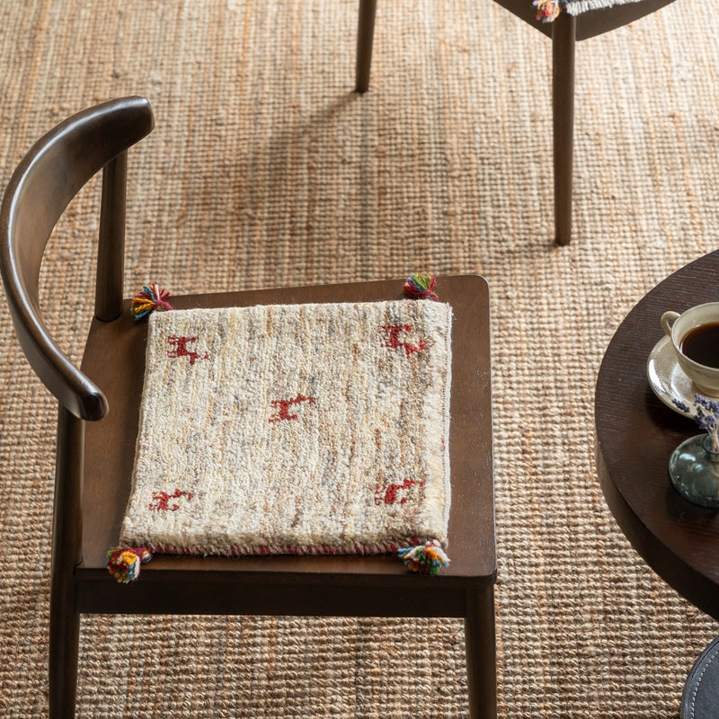 ギャッベ　ペルシャ手織り絨毯　座布団　39×35cm