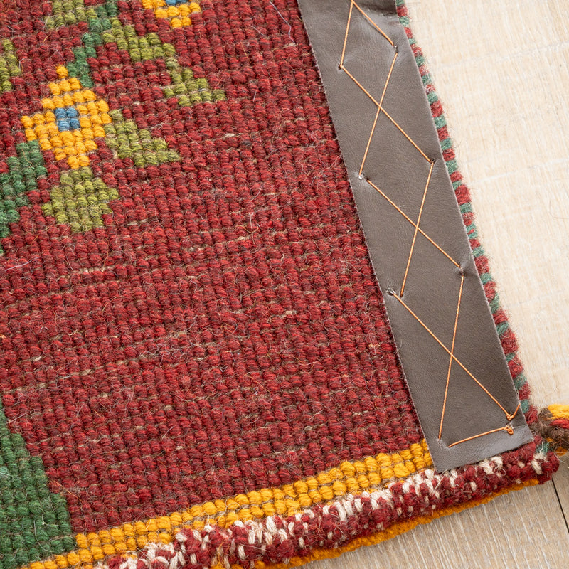 ギャッベ　ペルシャ手織り絨毯　座布団　42×40cm