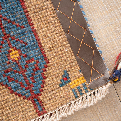 ギャッベ　ペルシャ手織り絨毯　座布団　43×42cm