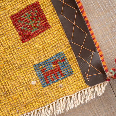 ギャッベ　ペルシャ手織り絨毯　座布団　44×37cm