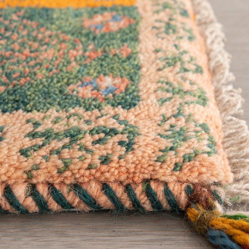 ギャッベ　ペルシャ手織り絨毯　座布団　41×40cm