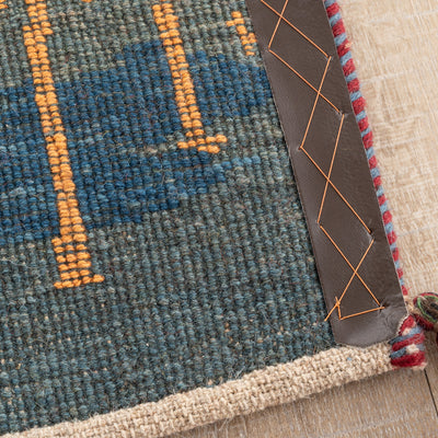 ギャッベ　ペルシャ手織り絨毯　座布団　43×40cm