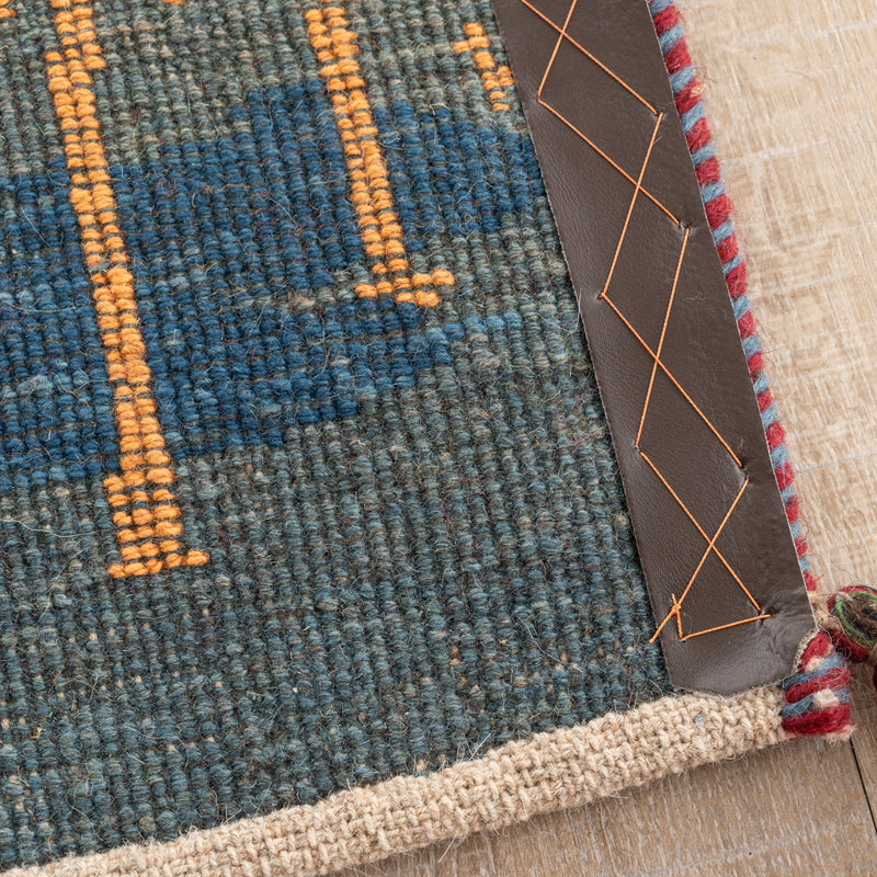 ギャッベ　ペルシャ手織り絨毯　座布団　43×40cm