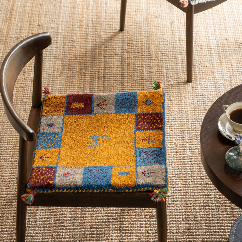 ギャッベ　ペルシャ手織り絨毯　座布団　46×44cm