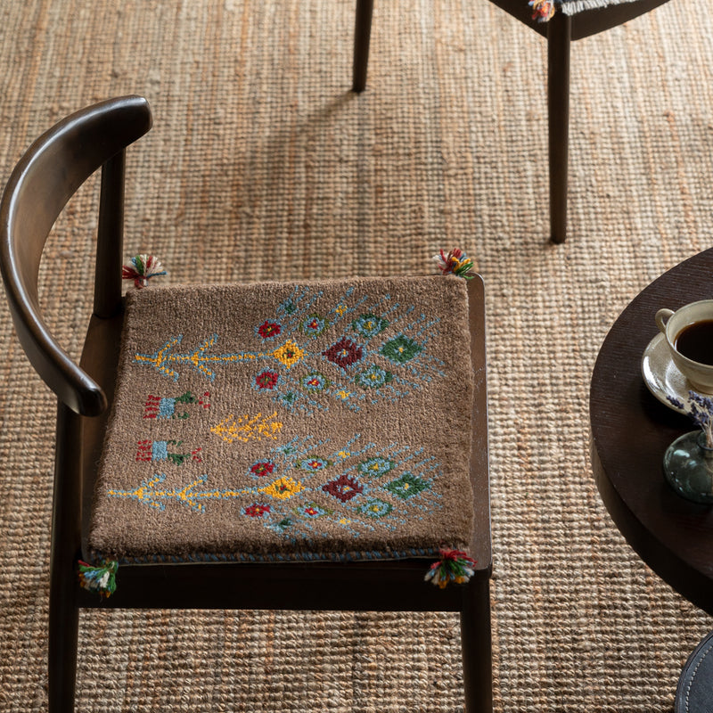 ギャッベ　ペルシャ手織り絨毯　座布団　45×41cm