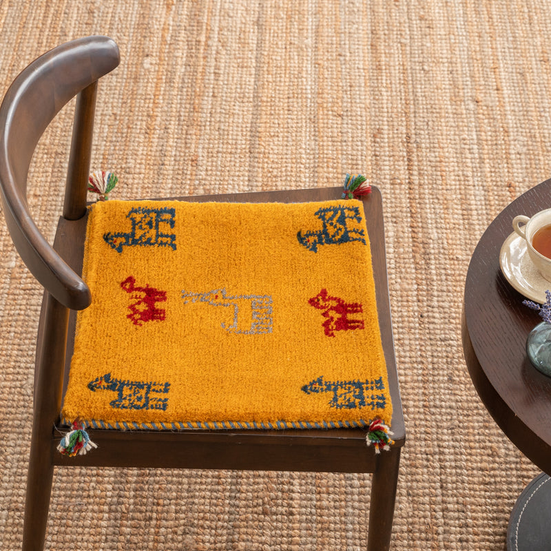 ギャッベ　ペルシャ手織り絨毯　座布団　42×41cm