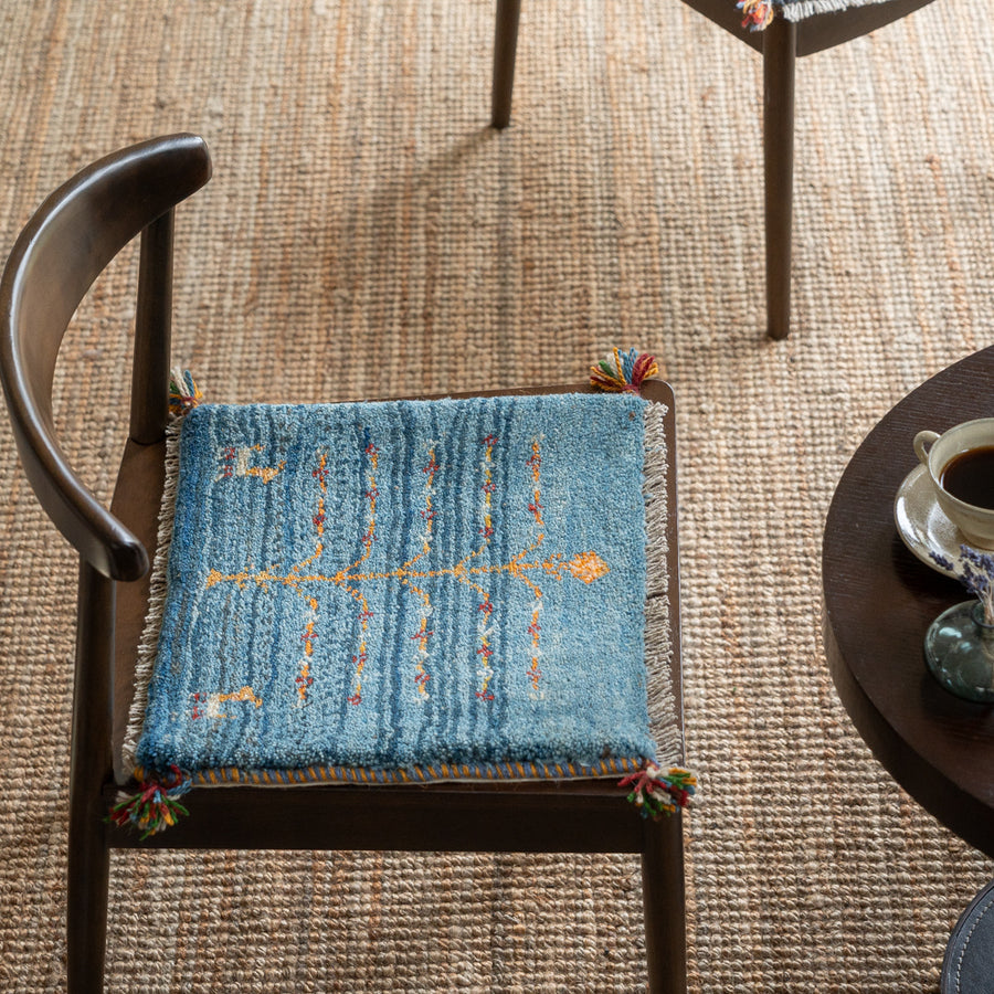 ペルシャ手織りギャッベ絨毯：リラックス空間を彩るオリジナルデザイン