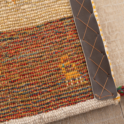 ギャッベ　ペルシャ手織り絨毯　座布団　42×44cm