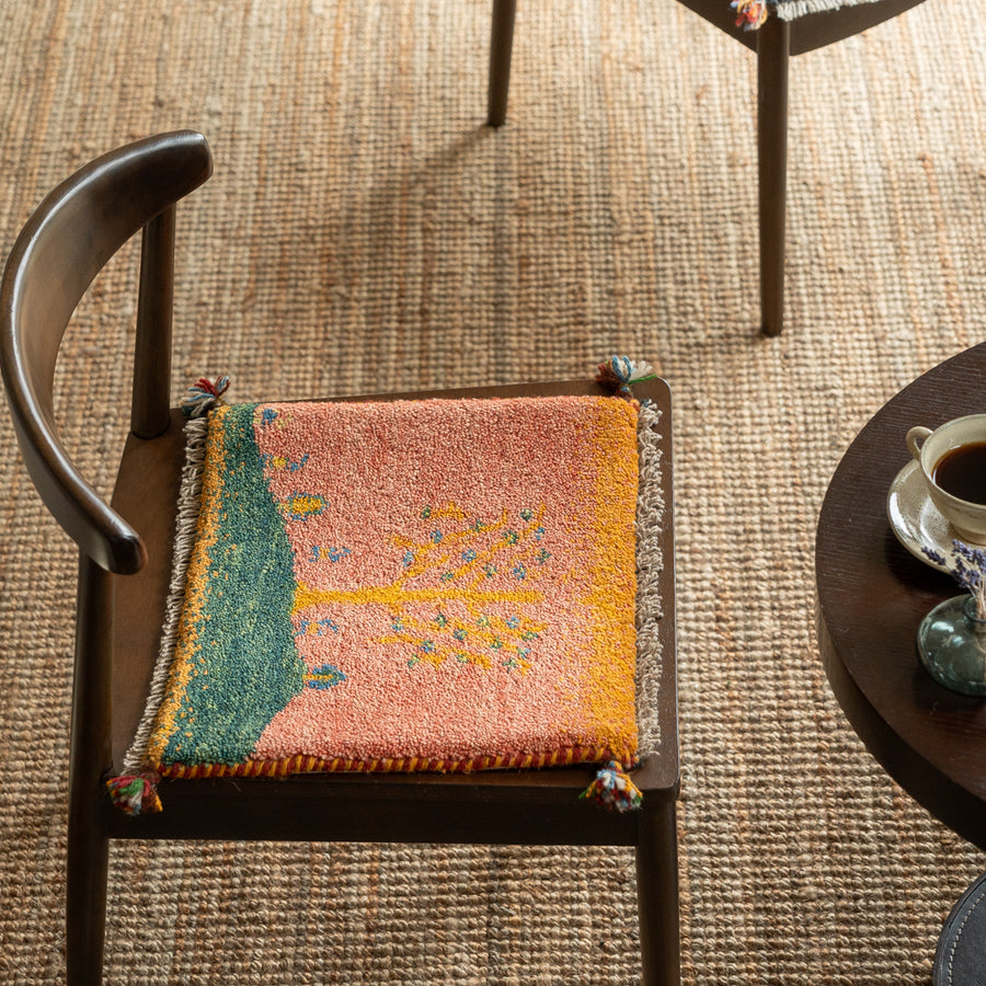 ペルシャ手織りギャッベ絨毯：リラックス空間を彩るオリジナルデザイン