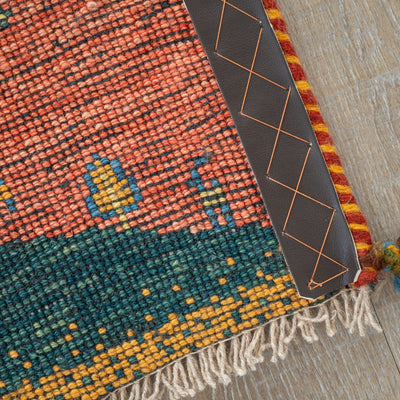 ギャッベ　ペルシャ手織り絨毯　座布団　43×37cm