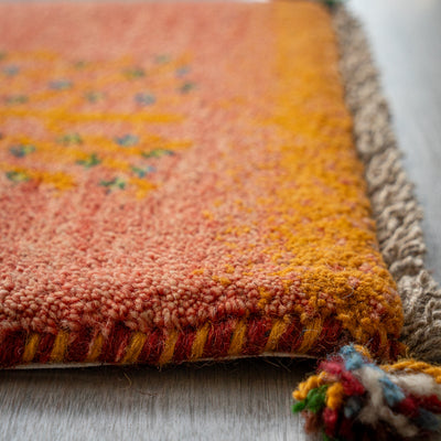 ギャッベ　ペルシャ手織り絨毯　座布団　43×37cm