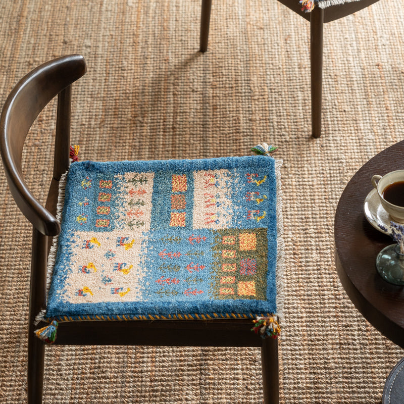 ギャッベ　ペルシャ手織り絨毯　座布団　45×43cm