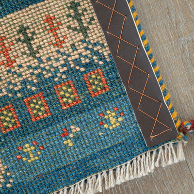 ギャッベ　ペルシャ手織り絨毯　座布団　45×43cm