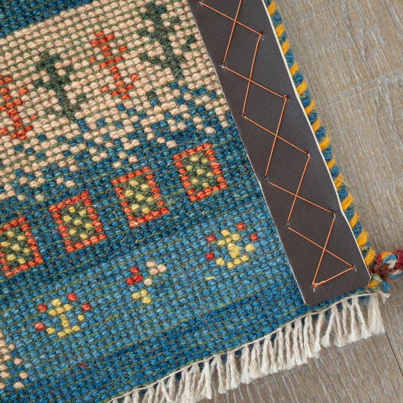 ギャッベ　ペルシャ手織り絨毯　座布団　45×43cm