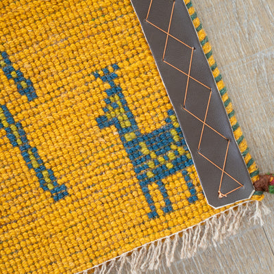 ギャッベ　ペルシャ手織り絨毯　座布団　42×43cm