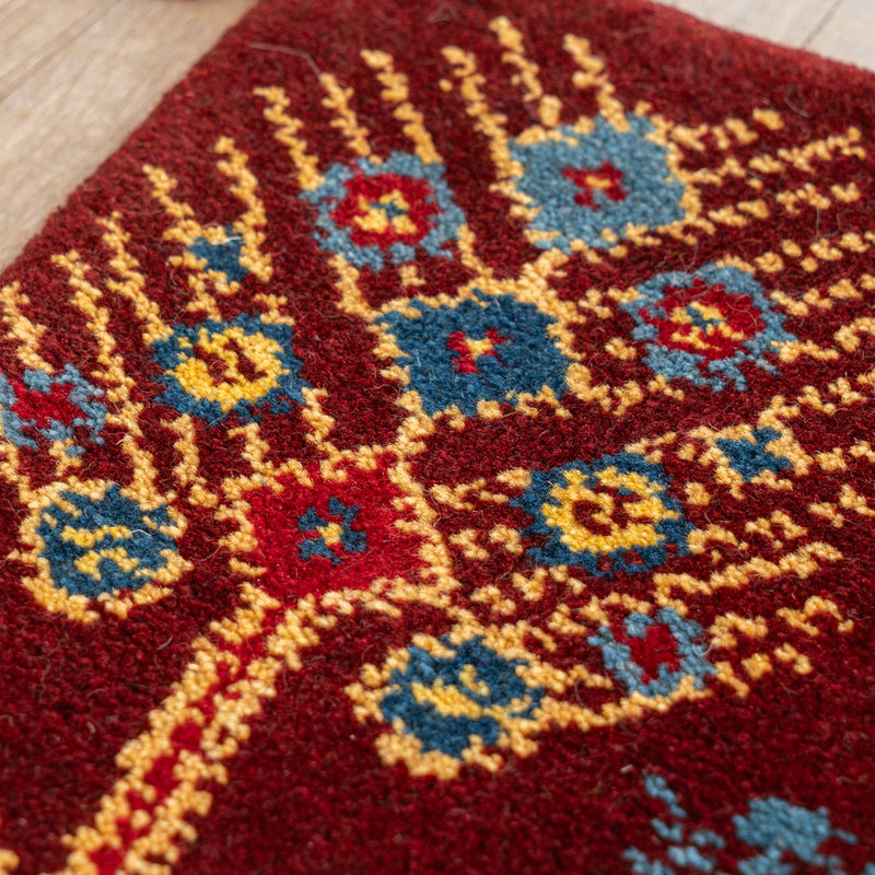 ギャッベ　ペルシャ手織り絨毯　座布団　40×39cm